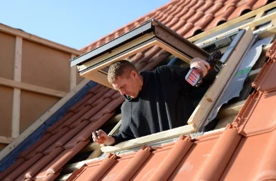 Pose de fenêtres de toit Velux à Briatexte